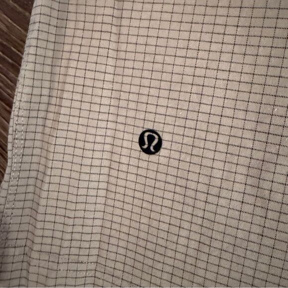 Lululemon Grid Grey Shorts - Picture 6 of 6